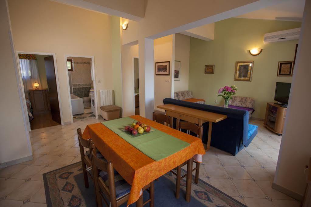 Apartments Villa Ban โรวีน ภายนอก รูปภาพ